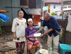 Wujud Kepedulian, Rektor Unhas Beri Bantuan untuk Korban Kebakaran di Pulau Barrang Lompo