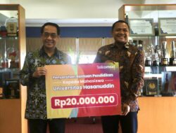 Telkomsel Serahkan Bantuan Pendidikan, Rektor Unhas: Mahasiswa Tidak Boleh Putus Studi Karena Alasan Biaya