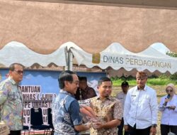 Serahkan Bantuan Benih dan Bibit Hasil Inovasi Unhas, Rektor: Wujud Dukungan untuk Kemandirian Pangan