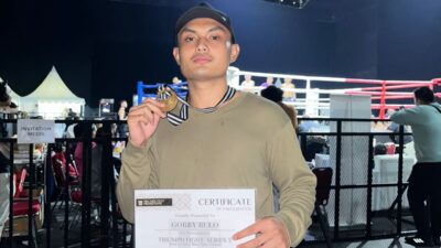 GORBY BOBY BULO, MAHASISWA FH UNIBOS RAIH MEDALI EMAS CABOR MUAYTHAI DI TRIUMPH FIGHT JAKARTA 2025