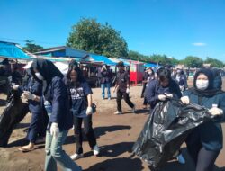 HIMANAJ UNIBOS GELAR BAKTI SOSIAL, LAKUKAN PEMBERSIHAN DI PANTAI TANJUNG BAYANG