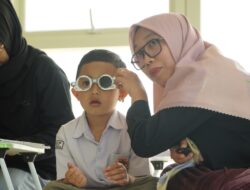 SD Islam Athirah Racing Centre Gelar Pemeriksaan Mata untuk Deteksi Dini Gangguan Penglihatan pada Siswa