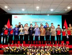TRANSFORMASI PENGUATAN   KEUANGA​N SYARIAH OJK KUKUHKAN KOMITE PENGEMBANGAN KEUANGAN SYARIAH (KPKS)