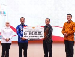 Gubernur Sulsel Serahkan Bantuan Rp1 Miliar untuk Korban Kebakaran di Sorowako