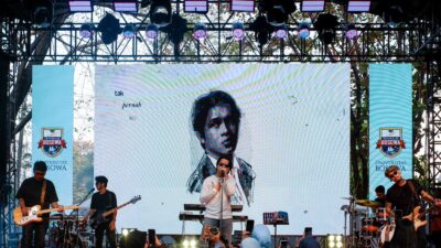 RONY PARULIAN KEJUTKAN MAHASISWA BARU DI PANGGUNG INTEGRASI UNIVERSITAS BOSOWA 2025