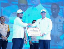 Gubernur Andi Sudirman Sulaiman Serahkan 15 Miliar untuk Kabupaten Pangkep