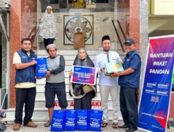 Wujudkan Komitmen Berkelanjutan, Bosowa Peduli Bersama Barakah niaga semen, Bosowa Bandar Indonesia, Bosowa Enargasindo, dan Bosowa Tambang Indonesia melanjutkan program “Paket Pangan Penjaga Syiar Islam”