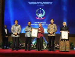 Gubernur Sulsel Terima Penghargaan SAKIP 2025
