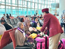 Bandara Sultan Hasanuddin Bagikan 8.700 Takjil Selama Bulan Ramadhan 2026