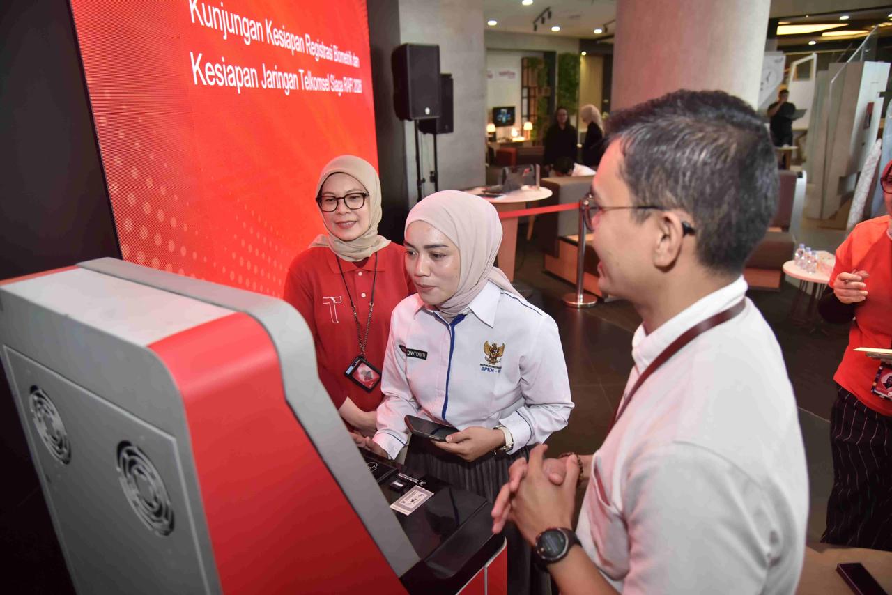 Telkomsel Terapkan Registrasi Biometrik Wajah untuk Nomor Seluler Baru_1A-1C : Telkomsel resmi menerapkan registrasi nomor seluler berbasis biometrik pengenalan wajah.