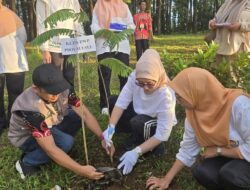 Hari Bumi 2026, DWP Sulsel Tanam Bibit Unggul Bernilai Ekonomi di Gowa