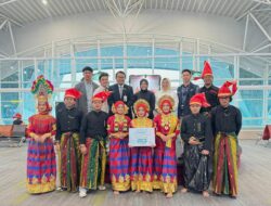 Bandara Sultan Hasanuddin Dukung Pelestarian Budaya Sulawesi Selatan Melalui Bantuan CSR dan Pertunjukan Seni di Area Bandara