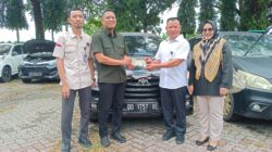 Pemprov Sulsel Serahkan Kendaraan Operasional Untuk Dukung Pelayanan Kanwil Haji dan Umrah