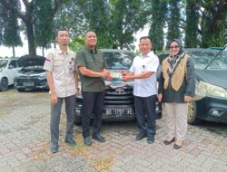 Pemprov Sulsel Serahkan Kendaraan Operasional Untuk Dukung Pelayanan Kanwil Haji dan Umrah