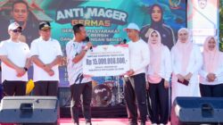 Gubernur Sulsel Serahkan Bantuan Rp15 Miliar untuk Perkuat Infrastruktur dan UMKM di Selayar