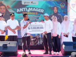 Gubernur Sulsel Serahkan Bantuan Rp15 Miliar untuk Perkuat Infrastruktur dan UMKM di Selayar
