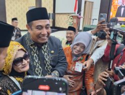 Bupati dan Wakil Bupati Maros Jemput Jemaah Haji Kloter 14 di Tengah Guyuran Hujan
