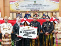 Hari Jadi Kabupaten Luwu ke-67, Gubernur Sulsel Serahkan Bantuan Keuangan Rp10 Miliar
