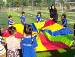 MPLS PG-TK Sekolah Alam Bosowa Kenalkan Lingkungan Sekolah Melalui Aktivitas Fun Learning