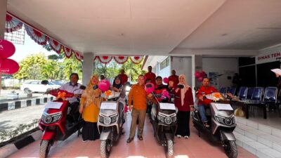 Disnakertrans Sulsel Perkuat Hubungan Industrial Lewat Penyerahan Bantuan Motor Listrik bagi Serikat Buruh