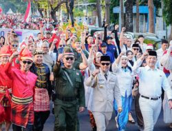 Kenakan Kostum Bung Karno, Gubernur Sulsel Pimpin Jalan Sehat dan Kirab Kemerdekaan