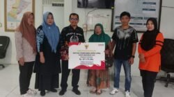 Gubernur Sulsel Salurkan Bantuan Pasang Baru Listrik untuk 130 Rumah Tangga di Gowa dan Bantaeng