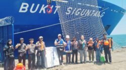 PELNI Cabang Makassar Angkut Bantuan Kemanusiaan dari Unhas untuk Korban Gempa NTT