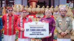 Gubernur Andi Sudirman Serahkan BK Rp7 Miliar, Bantuan Pertanian hingga Hibah Rumah Ibadah untuk Tana Toraja