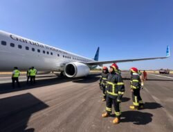 Pecah Ban,Airport Rescue and Fire Fighting Evakuasi Penumpang GA604 di Runway 3 Sultan Hasanuddin