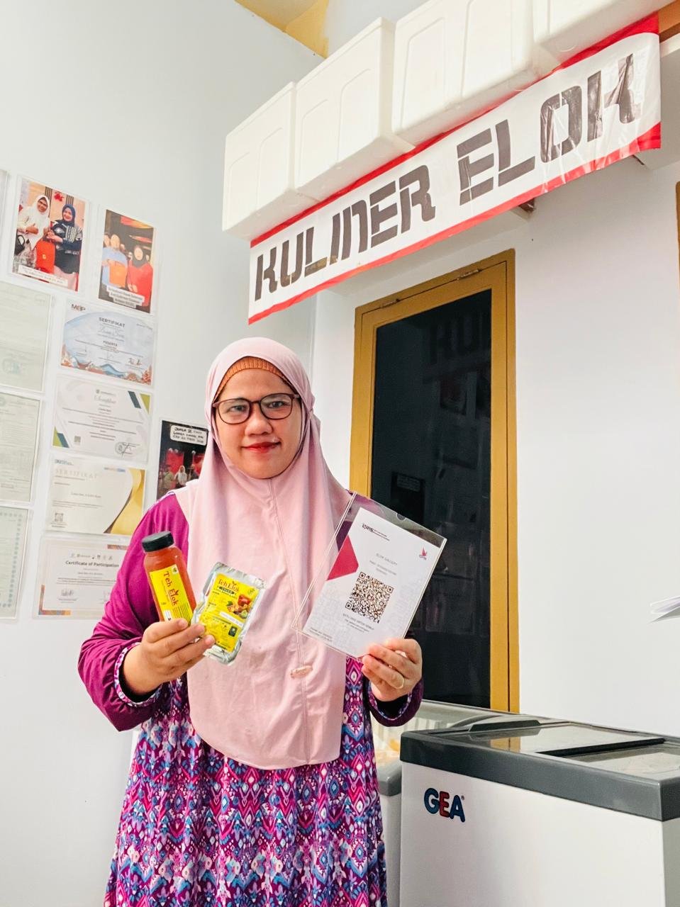 Pemilik Teh Elok Kuliner Gallery Lisna Sari dengan Produk Teh Elok bersama Octo CIMB Niaga